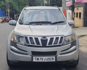 Mahindra XUV500 W8