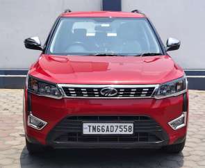 Mahindra XUV300 W6
