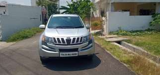 Mahindra XUV500 W8 Dual Tone