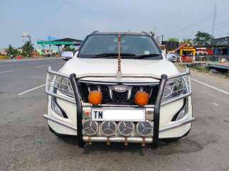 Mahindra XUV500 W10