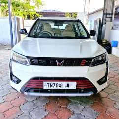 Mahindra XUV300 W8