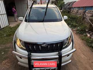 Mahindra XUV500 W10