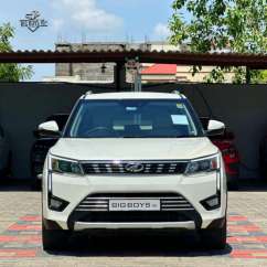 Mahindra XUV300 W8 Option