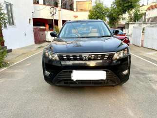 Mahindra XUV300 W6