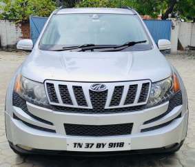 Mahindra XUV500 W8 Dual Tone