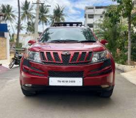 Mahindra XUV500 W8 Dual Tone