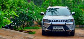 Mahindra XUV300 W6