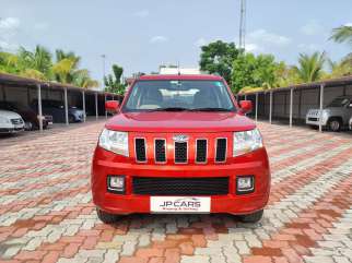 Mahindra TUV 300 T8