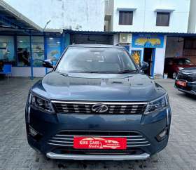 Mahindra XUV300 W8