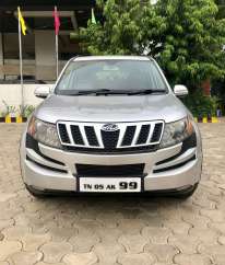 Mahindra XUV500 W8 Dual Tone