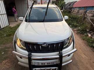 Mahindra XUV500 W10 AWD