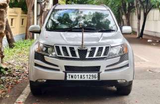 Mahindra XUV500 W8 Dual Tone