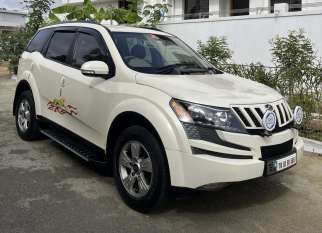 Mahindra XUV500 W8 Dual Tone