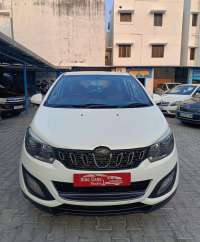 Mahindra Marazzo M6