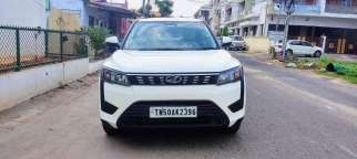 Mahindra XUV300 W6