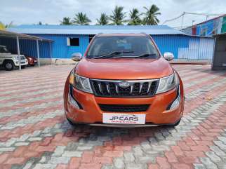 Mahindra XUV500 W10