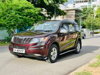 Mahindra XUV500 W8