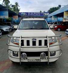 Mahindra TUV 300 T10