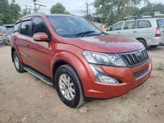 Mahindra XUV500 W10