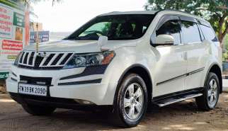 Mahindra XUV500 W8 Dual Tone