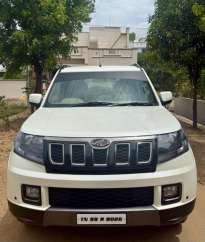 Mahindra TUV300 T10