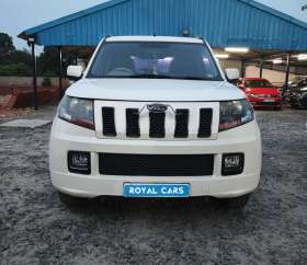 Mahindra TUV300 T10