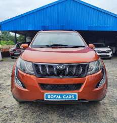 Mahindra XUV500 W10