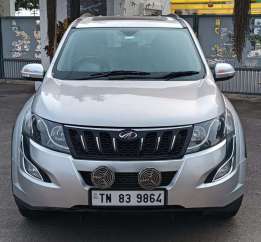 Mahindra XUV500 W10