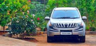 Mahindra XUV500 W8 Dual Tone