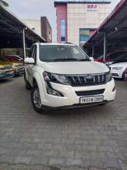 Mahindra XUV500 W10