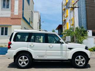 Mahindra Scorpio S11