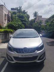Mahindra Marazzo M6