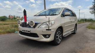 Toyota Innova 2.5 V 7 STR