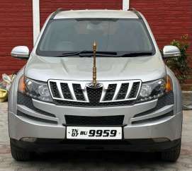 Mahindra XUV500 W8