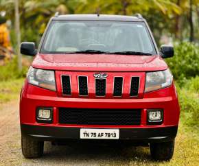 Mahindra TUV 300 T10