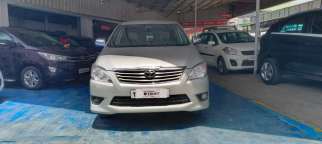 Toyota Innova 2.5 V 8 STR