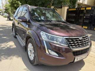 Mahindra XUV500 W9