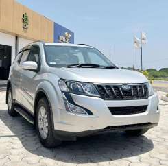 Mahindra XUV500 W10