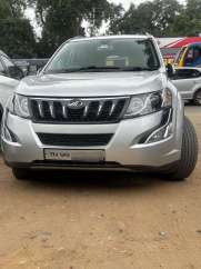 Mahindra XUV500 W6