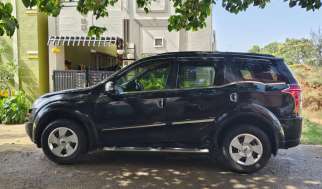 Mahindra XUV500 W6