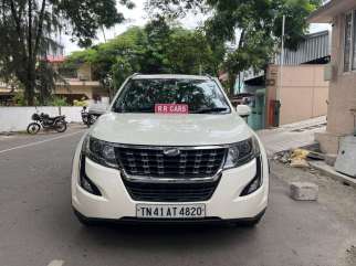 Mahindra XUV500 W11 AT