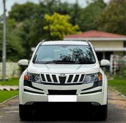 Mahindra XUV500 W8 Dual Tone