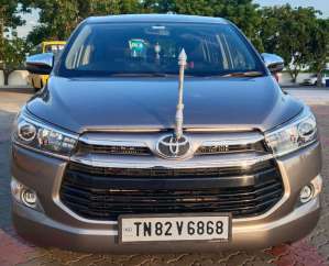 Toyota Innova Crysta 2.4 V