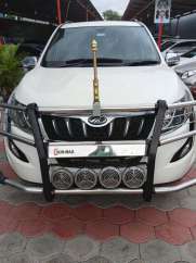 Mahindra XUV500 W8