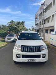 Mahindra TUV 300 T8