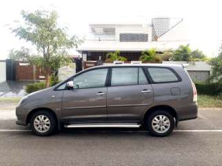 Toyota Innova 2.5 V 8 STR