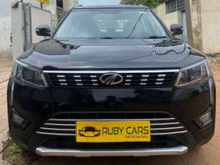 Mahindra XUV300 W8