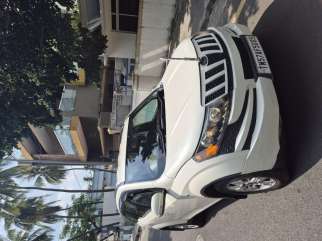 Mahindra XUV500 W8 Dual Tone