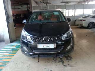 Mahindra Marazzo M6