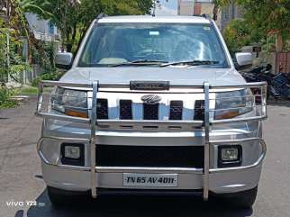 Mahindra TUV300 T10